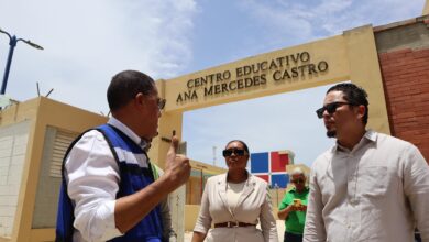 Photo of Director Infraestructura Escolar, Roberto Herrera encabeza Mesa de Trabajo con contratistas de escuelas y autoridades en Montecristi