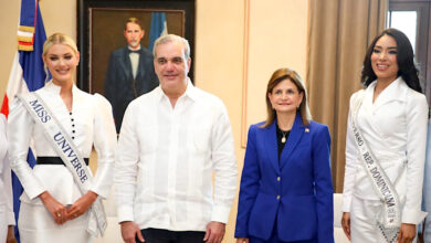 Photo of Presidente Abinader recibe a Miss Universo y Miss República Dominicana en el Palacio Nacional