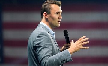 Photo of Charlie Kirk, activista de derecha y aliado cercano de Trump, muere a los 31 años