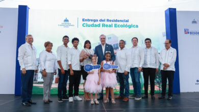 Photo of Presidente Abinader supera las 20,000 viviendas entregadas en su gestión; este domingo, 488 familias en SDE recibieron su nuevo hogar