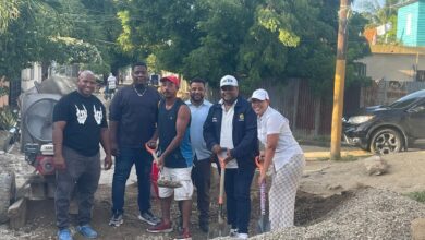 Photo of Alcalde Lucho Reyes inicia primera etapa de construcción de contenes en el barrio Los Solares de Palo Verde