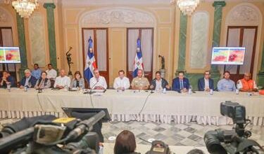 Photo of Abinader encabeza reunión con organismos de socorro por avance de tormenta tropical Melissa
