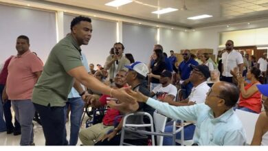 Photo of Las fundaciones WheelChair, Cruz Jiminián y Nelson Cruz entregan sillas de rueda en Montecristi