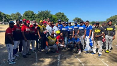Photo of Alcalde Jesús Jerez participa en la inauguración del 5to Torneo de Sóftbol de los Bateyes en honor a Jonny Tavárez