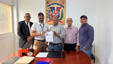 Photo of Alcalde Jesús Jerez firma acuerdo con EDENORTE para reparar 552 lámparas en Montecristi
