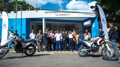 Photo of Propeep dona dos motocicletas al destacamento de la Policía Nacional en La Zurza II para fortalecer la seguridad en la zona