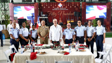 Photo of Presidente Abinader almuerza con oficiales y soldados de la Armada y Fuerza Aérea