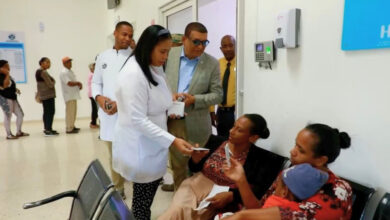 Photo of Gobierno entrega bono navideño a hospitales y otras instituciones de salud y discapacidad