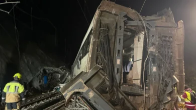 Photo of Última hora del descarrilamiento de dos trenes en Adamuz, Córdoba, en directo | Se eleva a 39 la cifra de muertos en el accidente de tren en Adamuz