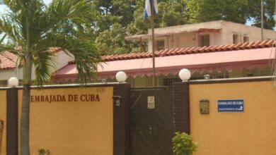 Photo of Salen del país diplomáticos y funcionarios cubanos tras recibir ultimátum del Gobierno dominicano