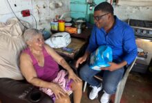 Photo of Edith Vargas lleva apoyo y escucha necesidades de comunitarios en Montecristi