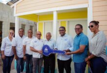 Photo of Propeep entrega dos viviendas reconstruidas y equipadas a familias pobres de Sánchez