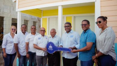 Photo of Propeep entrega dos viviendas reconstruidas y equipadas a familias pobres de Sánchez