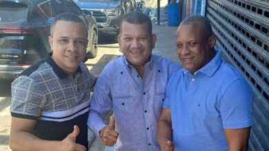 Photo of Dr. Yorman Vásquez recibe apoyo para Diputado, de dos aspirantes a regidores de Montecristi
